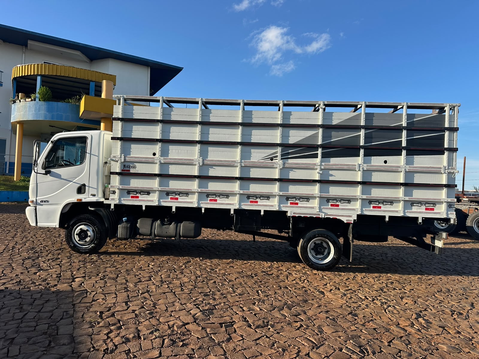 MB ACCELO 815 4X2 Boiadeira - Imagem 16