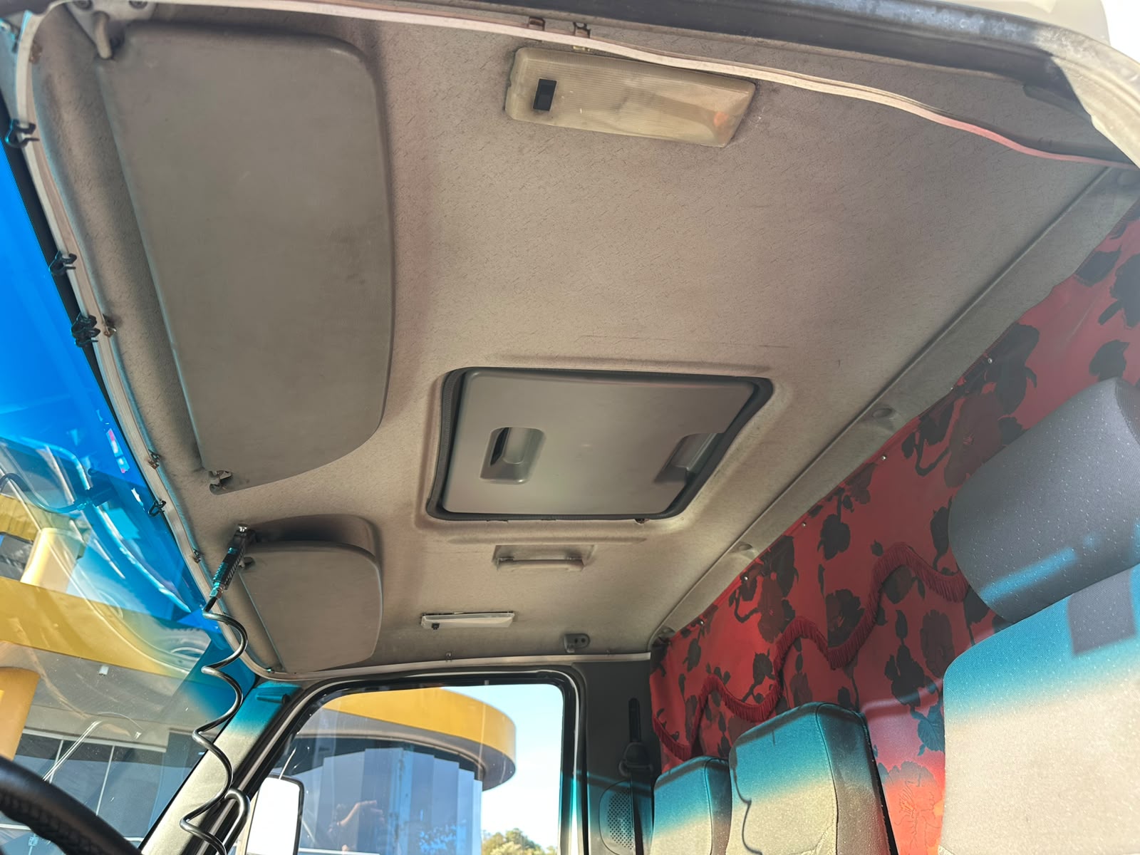 MB ACCELO 815 4X2 Boiadeira - Imagem 28