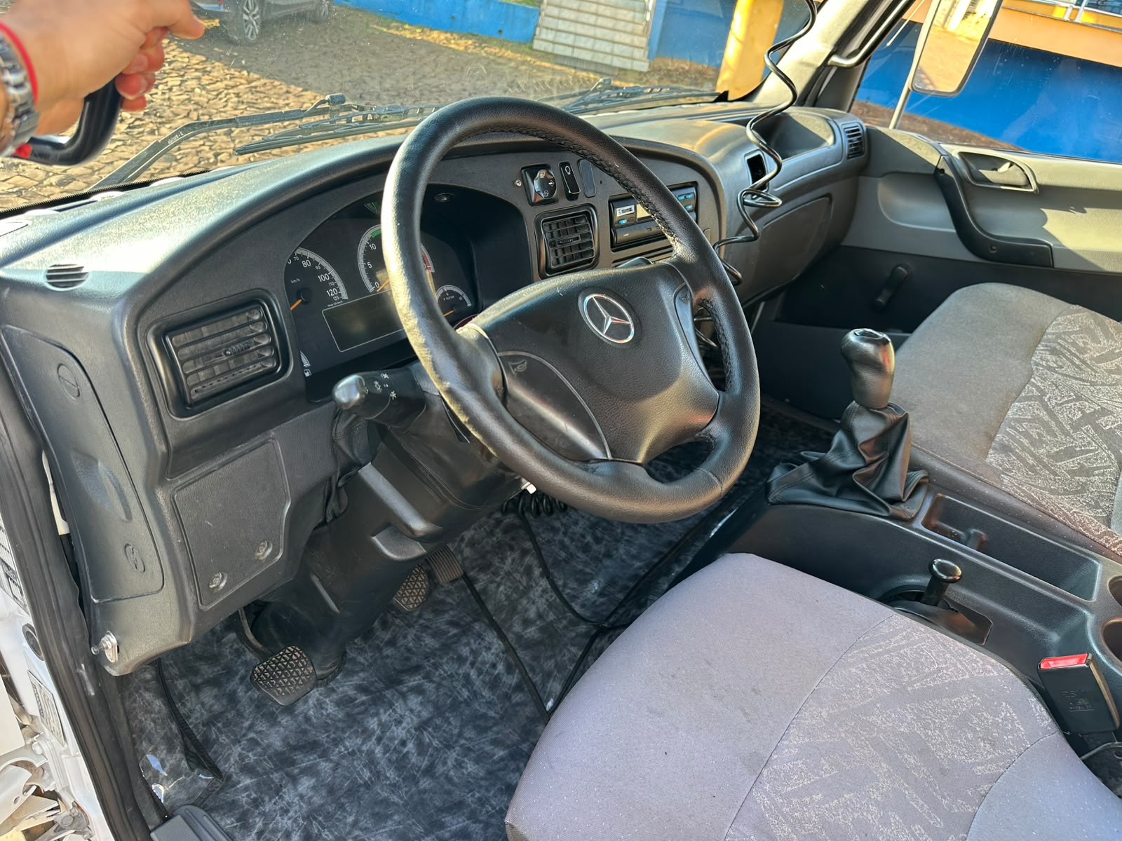 MB ACCELO 815 4X2 Boiadeira - Imagem 33
