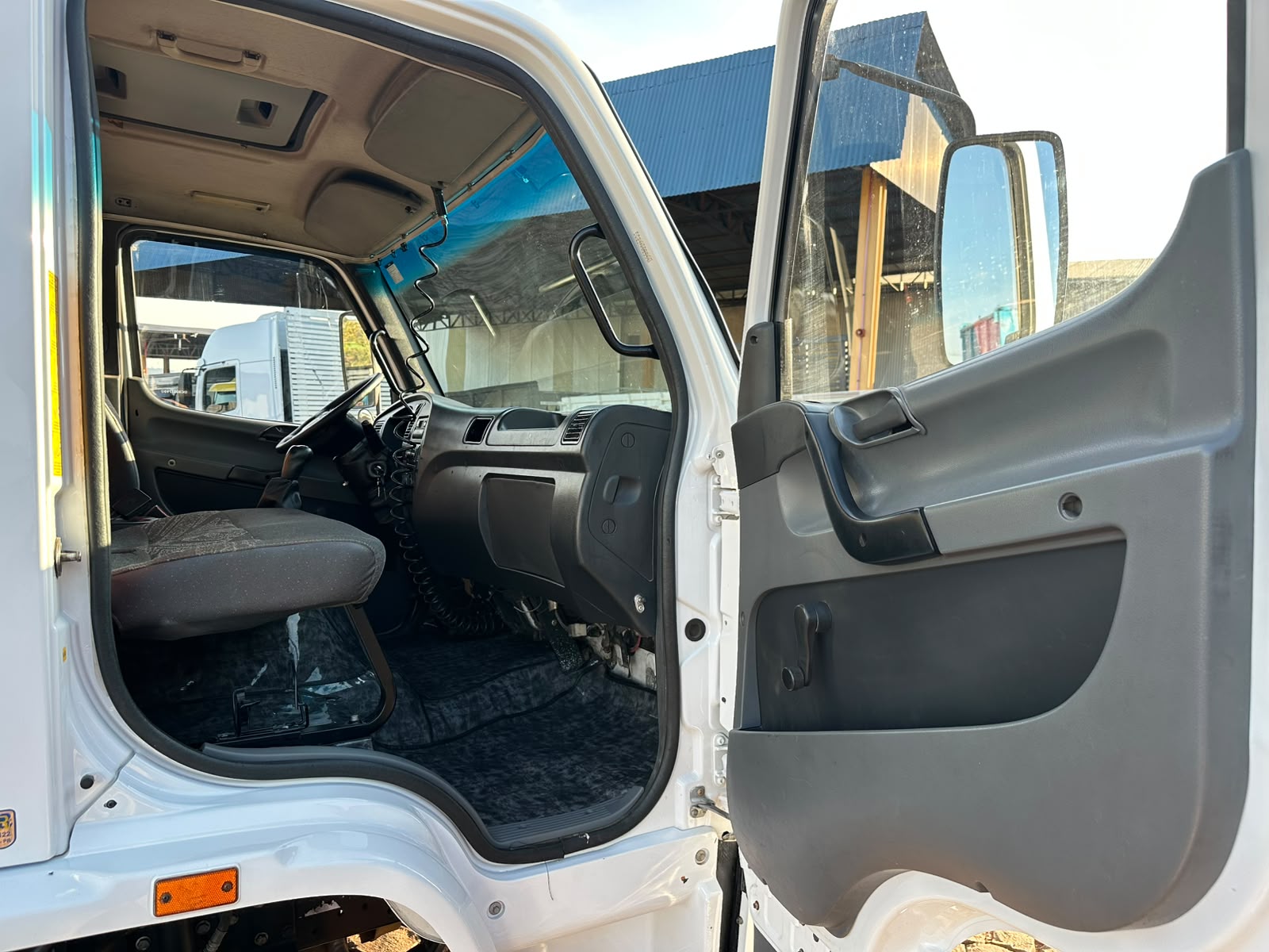 MB ACCELO 815 4X2 Boiadeira - Imagem 36