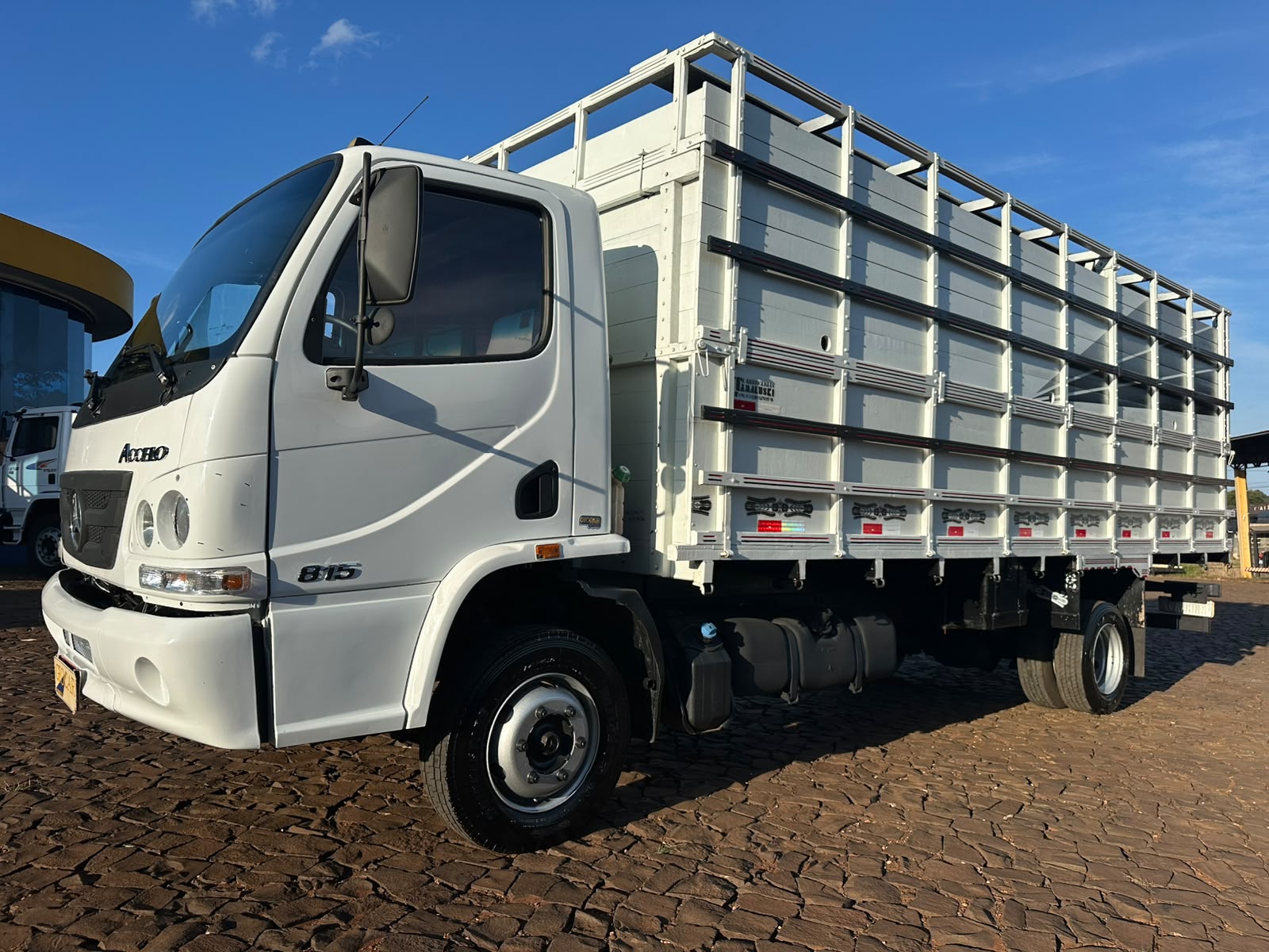MB ACCELO 815 4X2 Boiadeira - Imagem 5