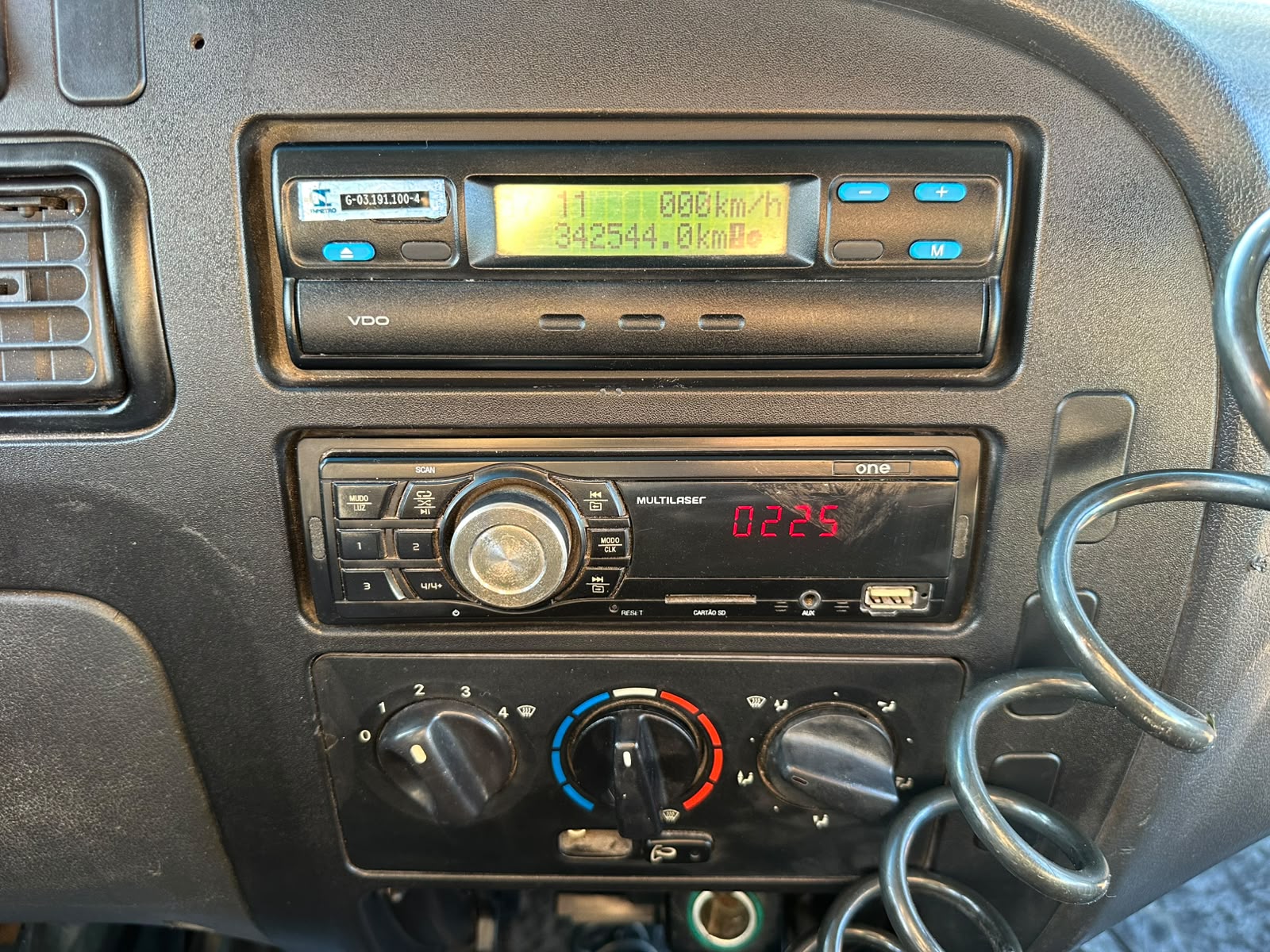 MB ACCELO 815 4X2 Boiadeira - Imagem 41