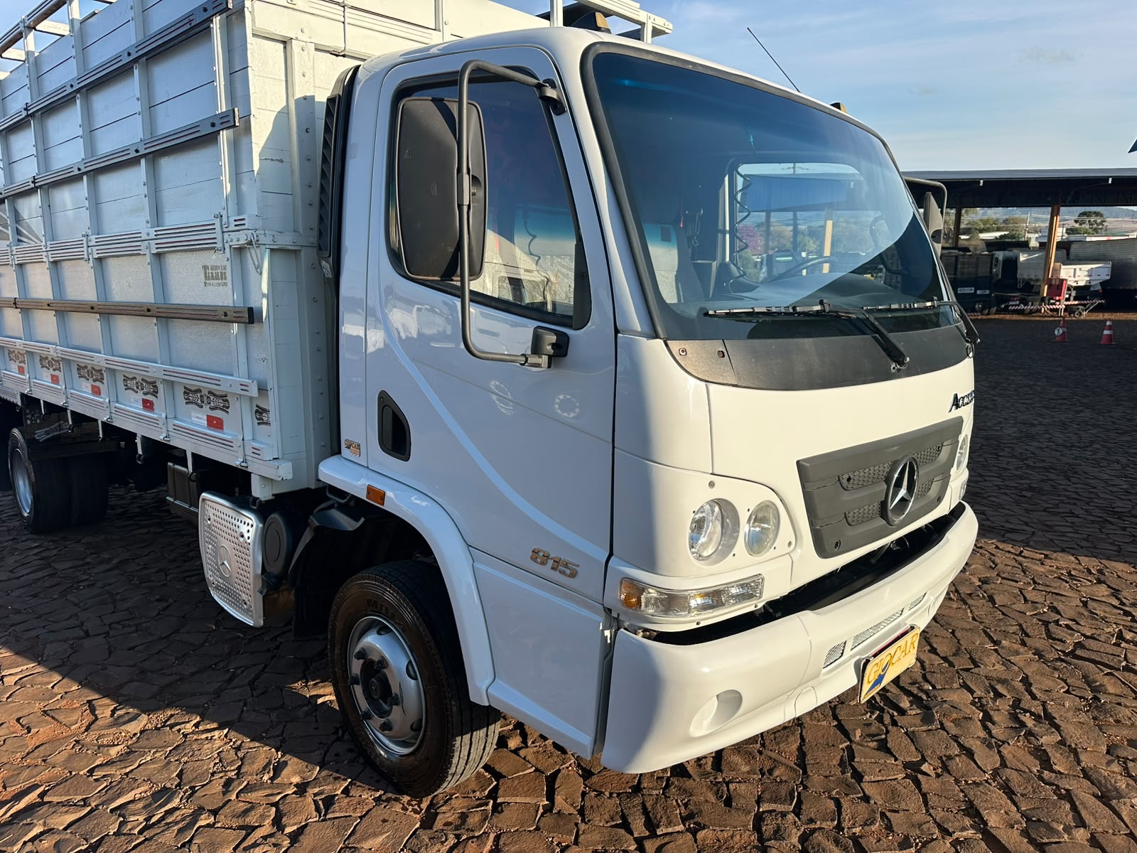 MB ACCELO 815 4X2 Boiadeira - Imagem 8