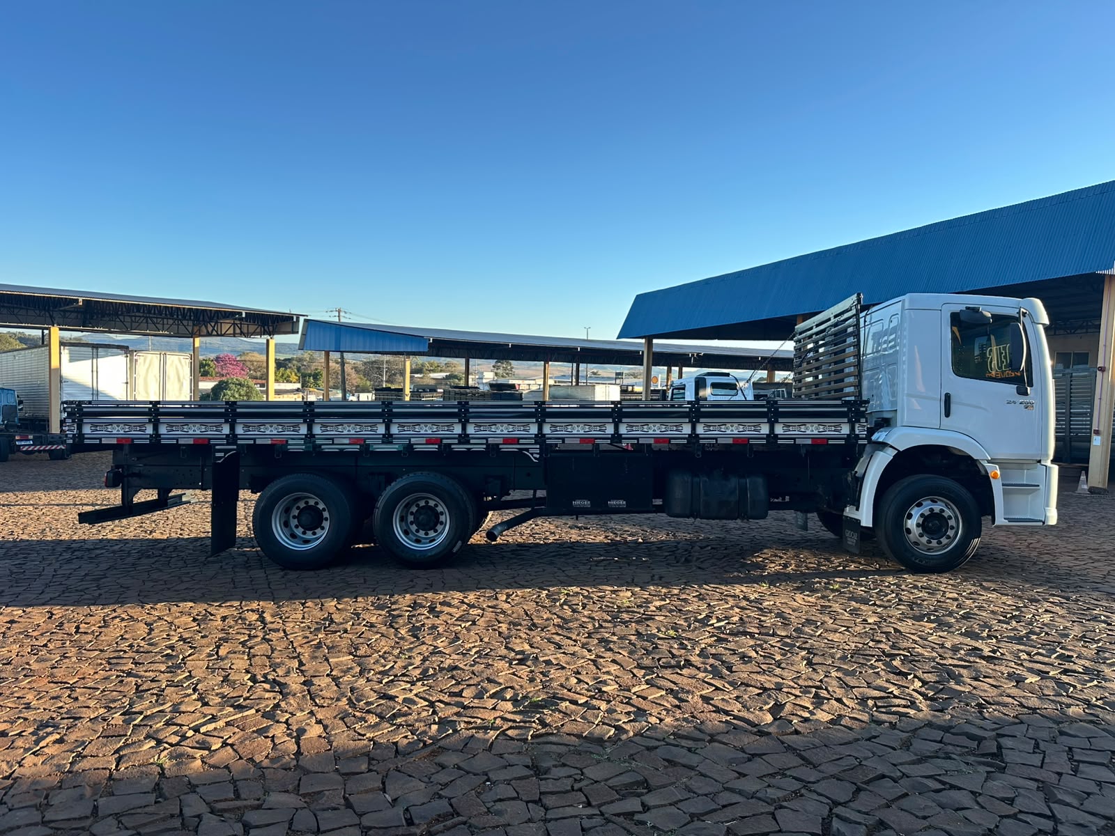 VW 24250 CONSTELLATION 6X2 - Imagem 12