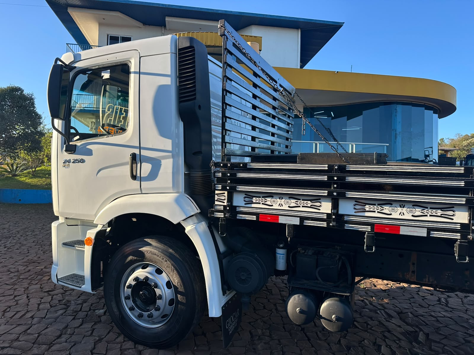 VW 24250 CONSTELLATION 6X2 - Imagem 16