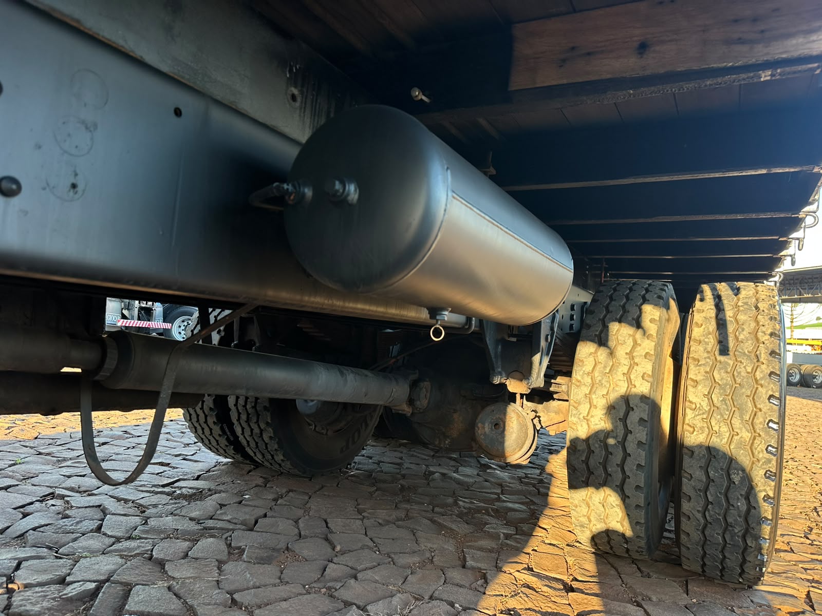 VW 24250 CONSTELLATION 6X2 - Imagem 18