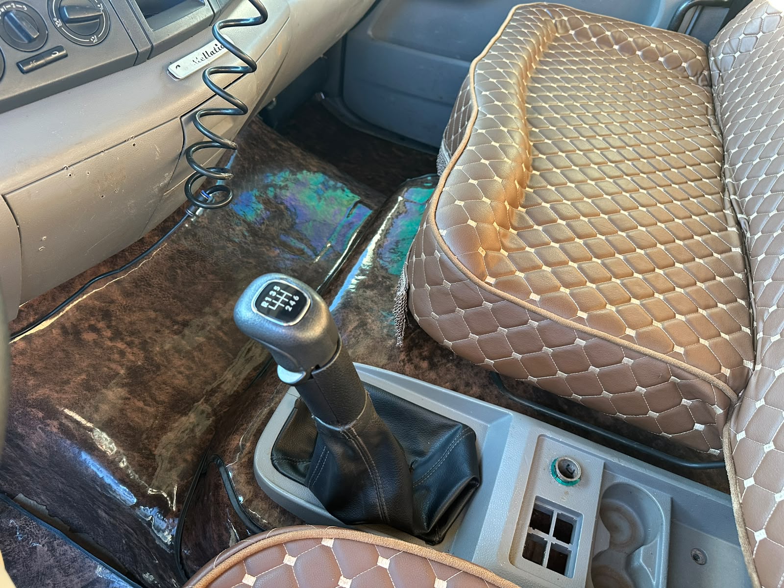 VW 24250 CONSTELLATION 6X2 - Imagem 29