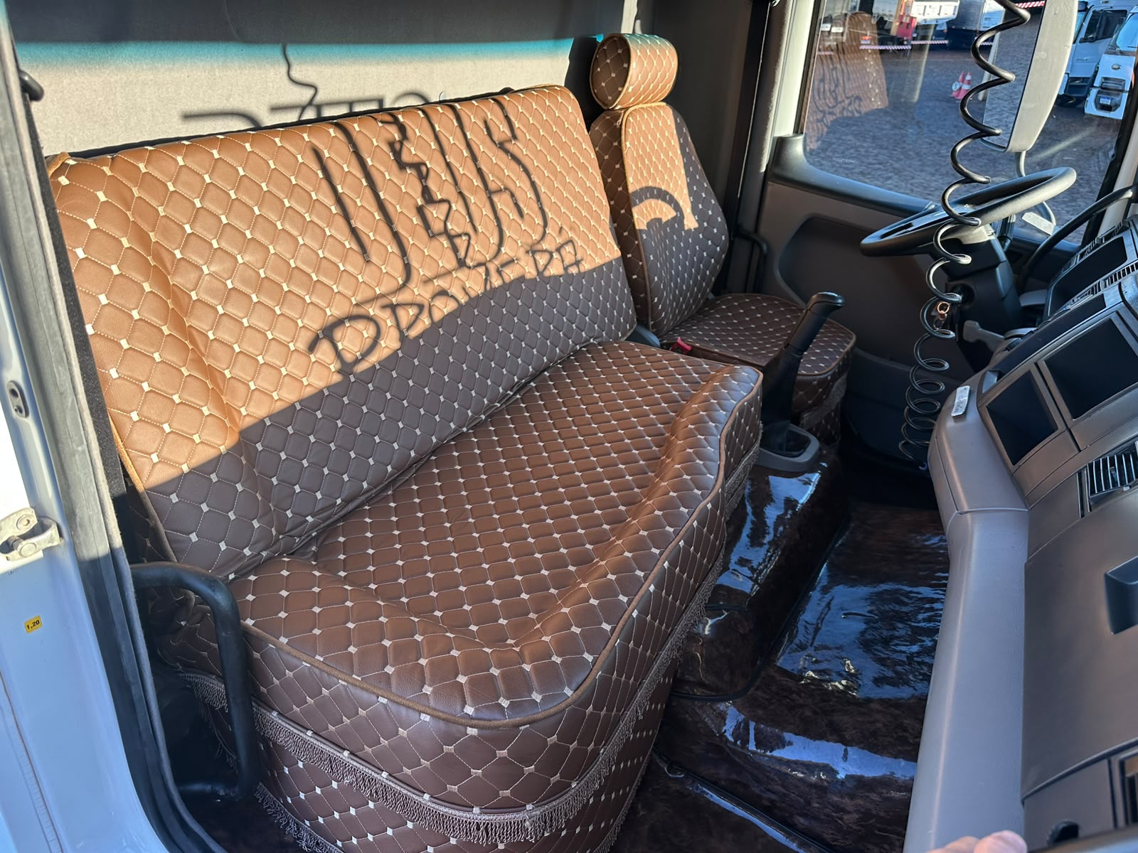 VW 24250 CONSTELLATION 6X2 - Imagem 35