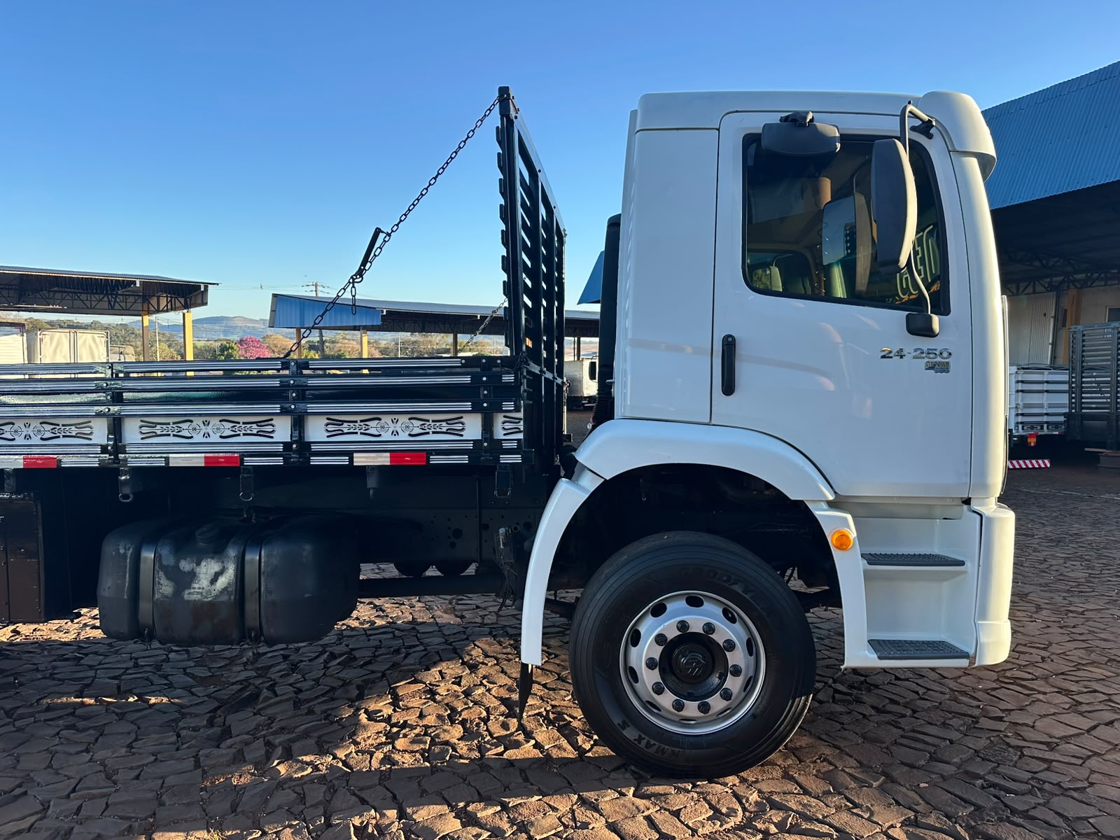 VW 24250 CONSTELLATION 6X2 - Imagem 5