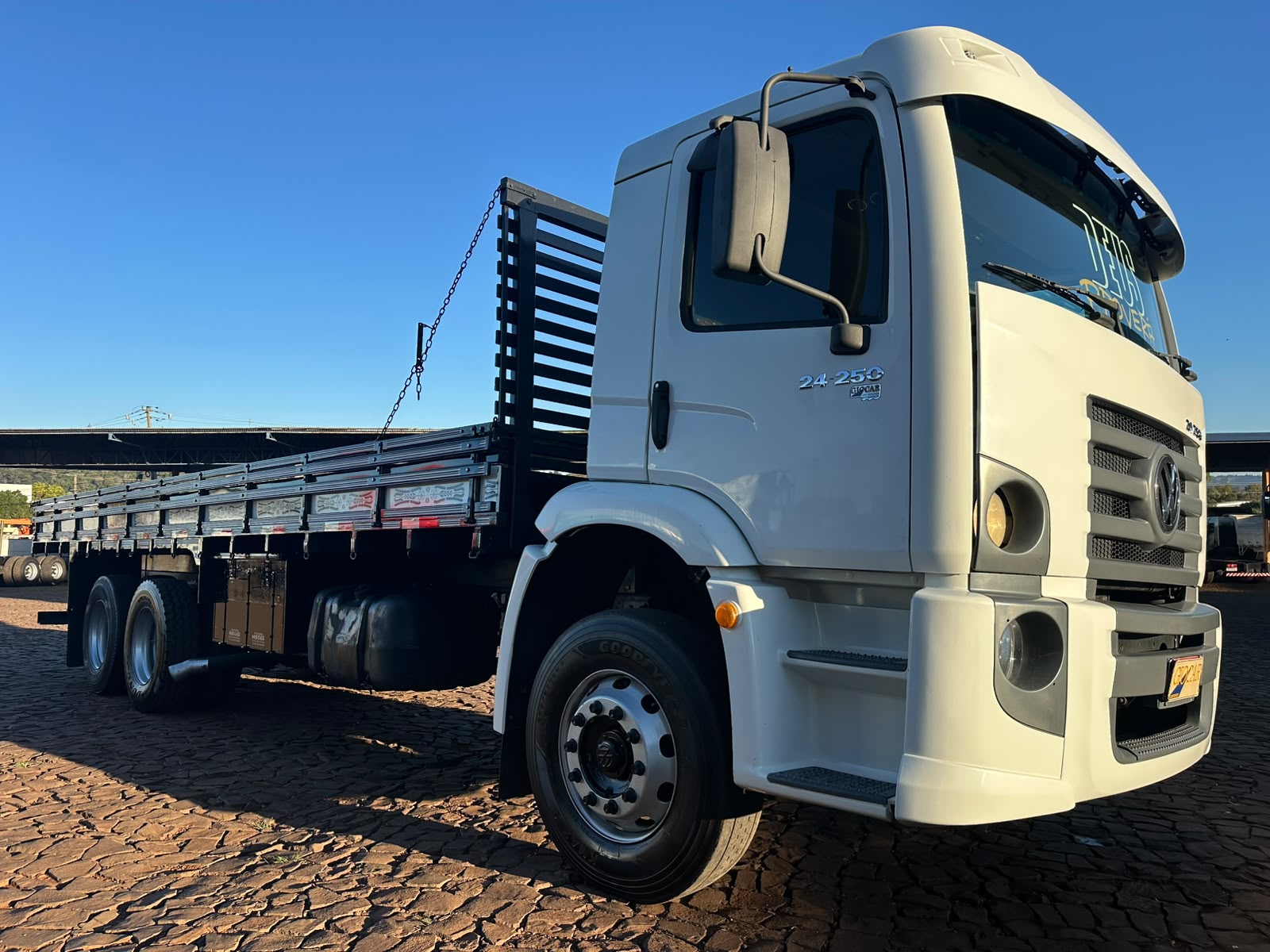 VW 24250 CONSTELLATION 6X2 - Imagem 7