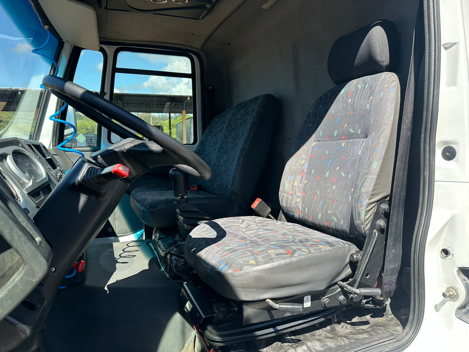 CARGO 815 4X2 - Imagem 18