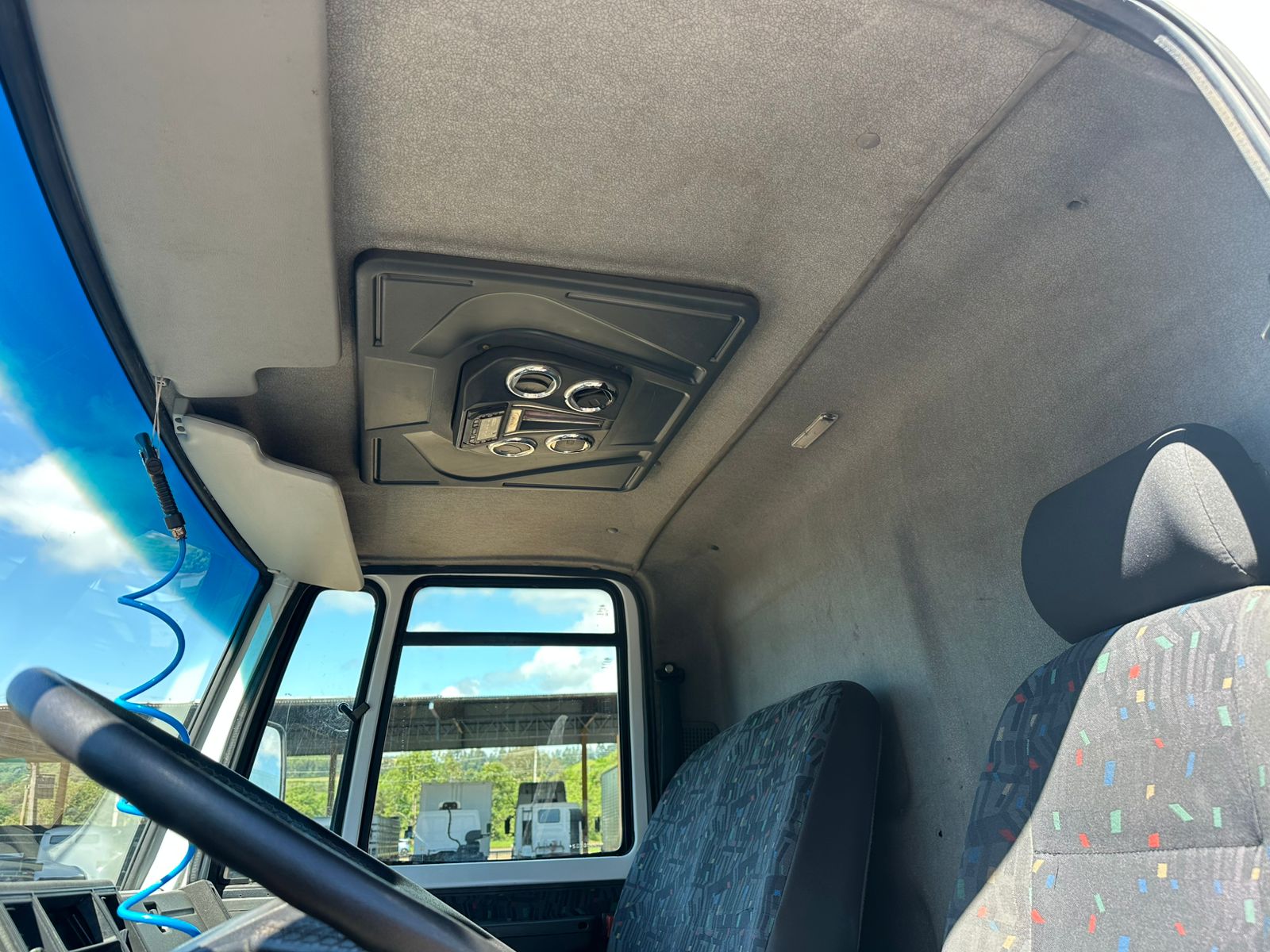 CARGO 815 4X2 - Imagem 19