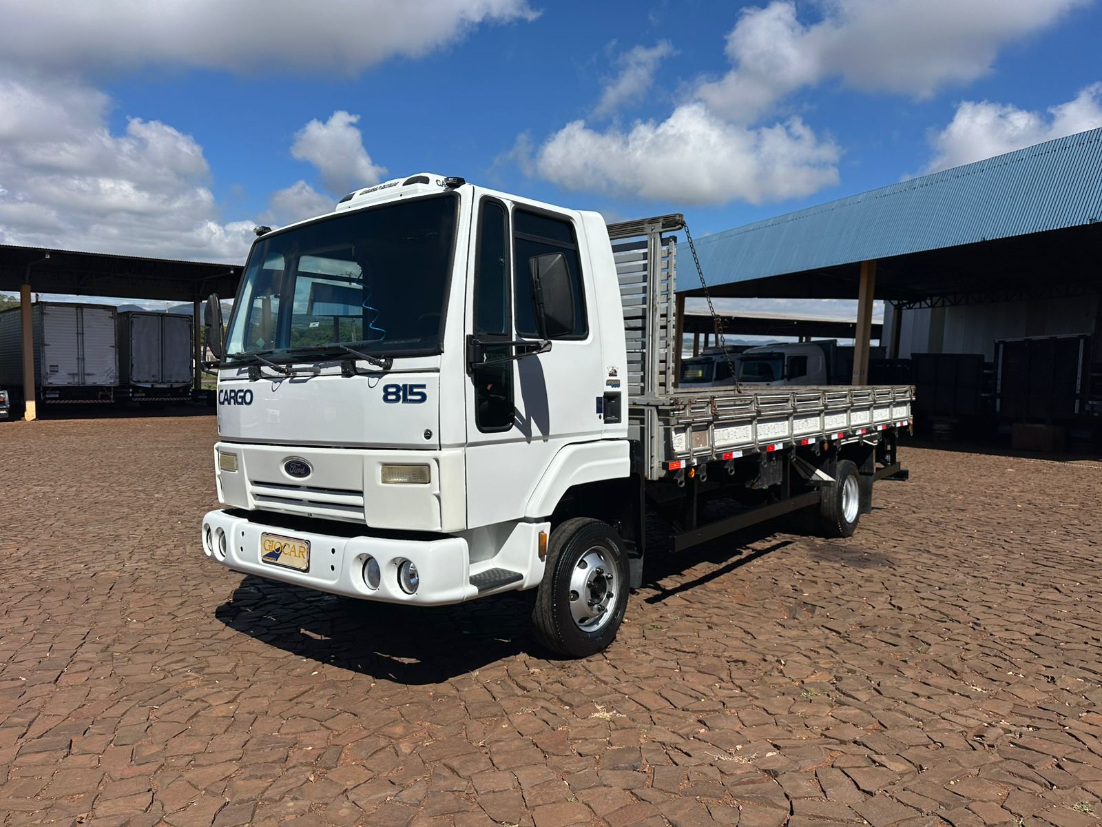 CARGO 815 4X2