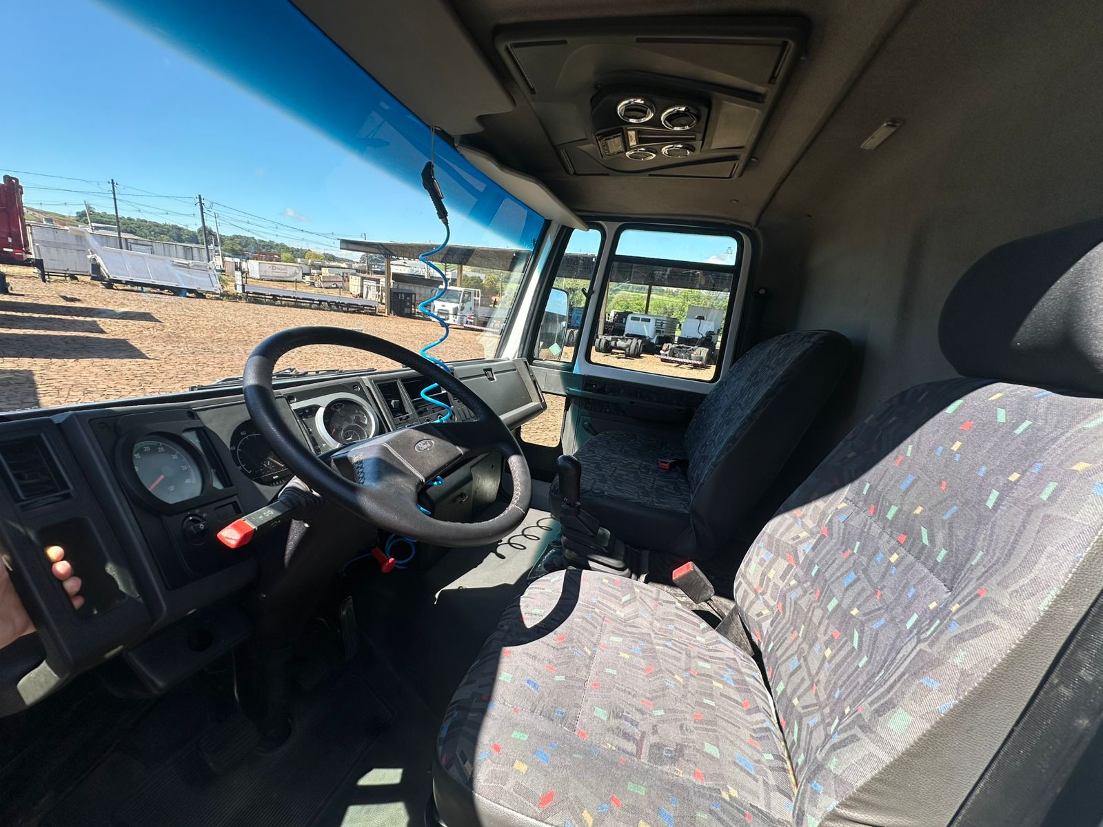CARGO 815 4X2 - Imagem 21