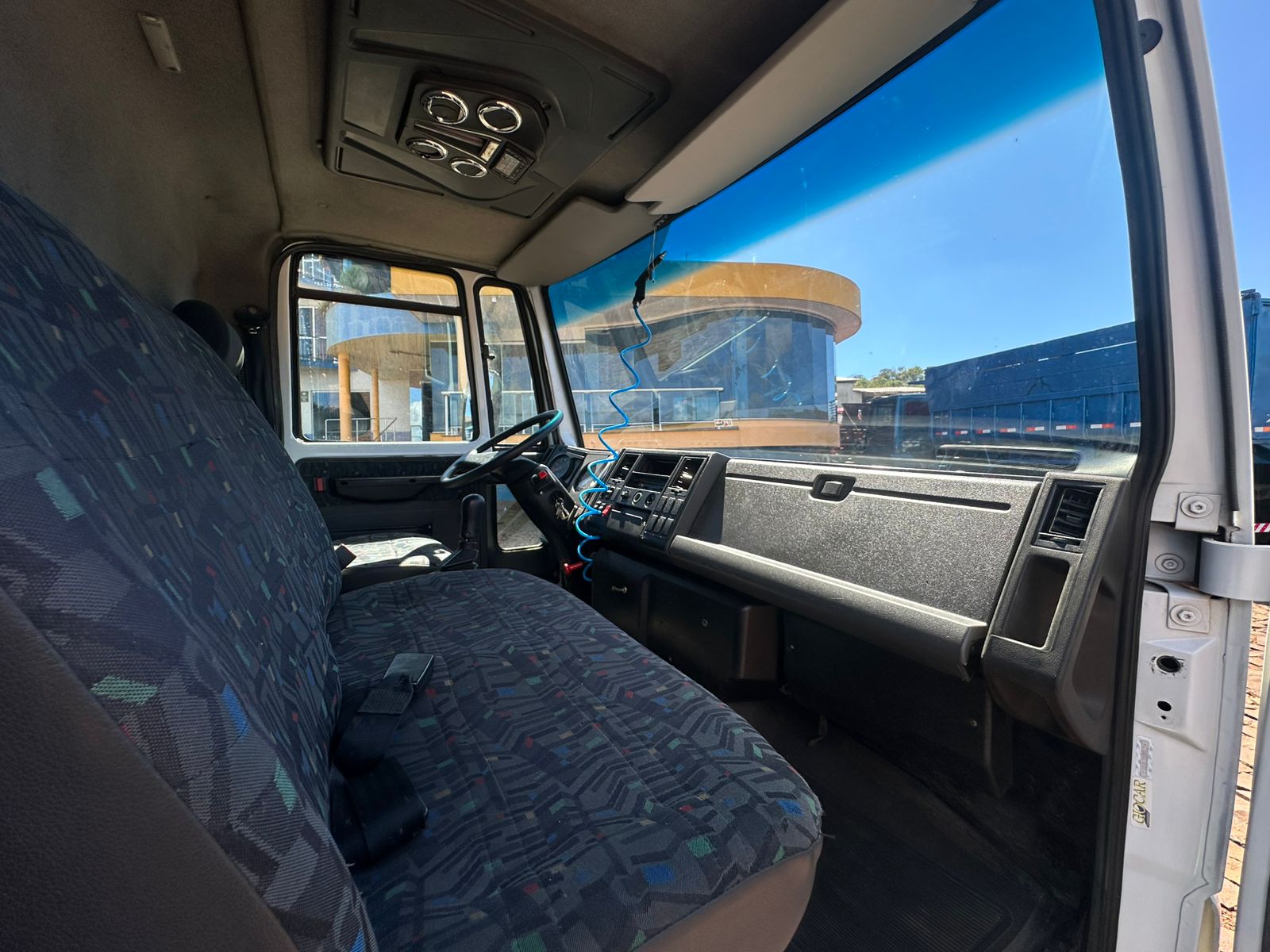 CARGO 815 4X2 - Imagem 26