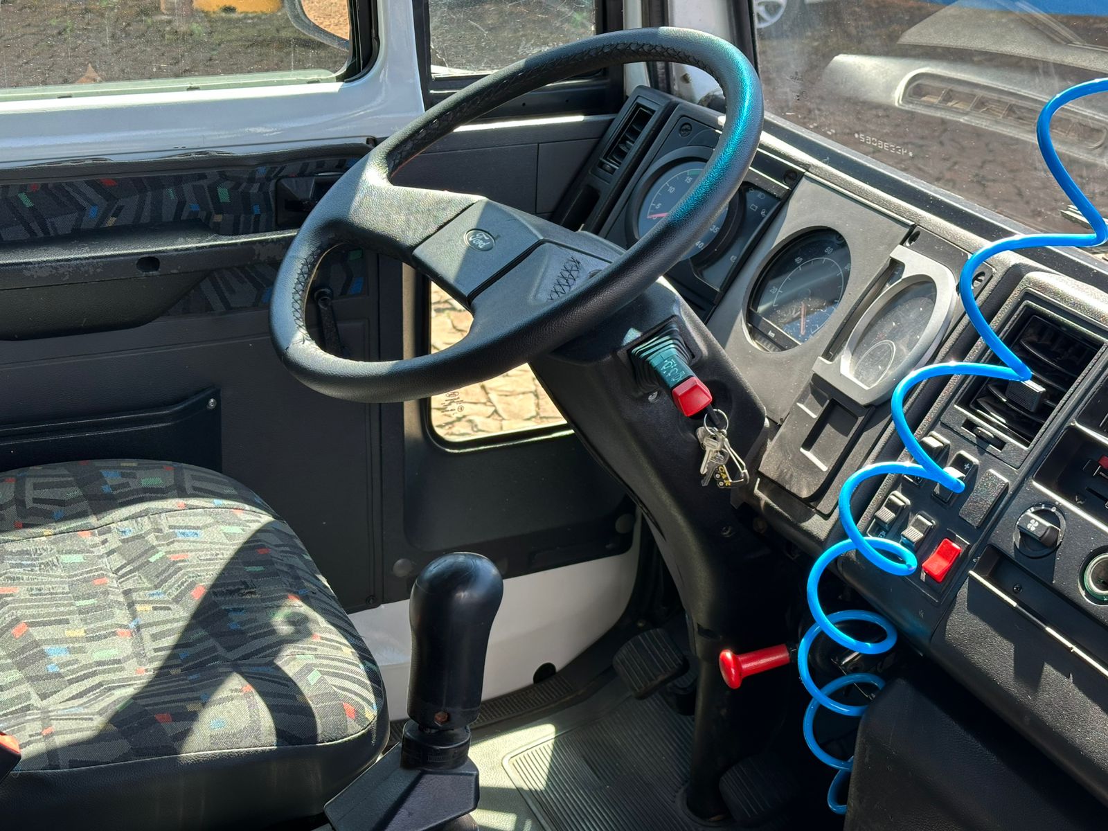 CARGO 815 4X2 - Imagem 28