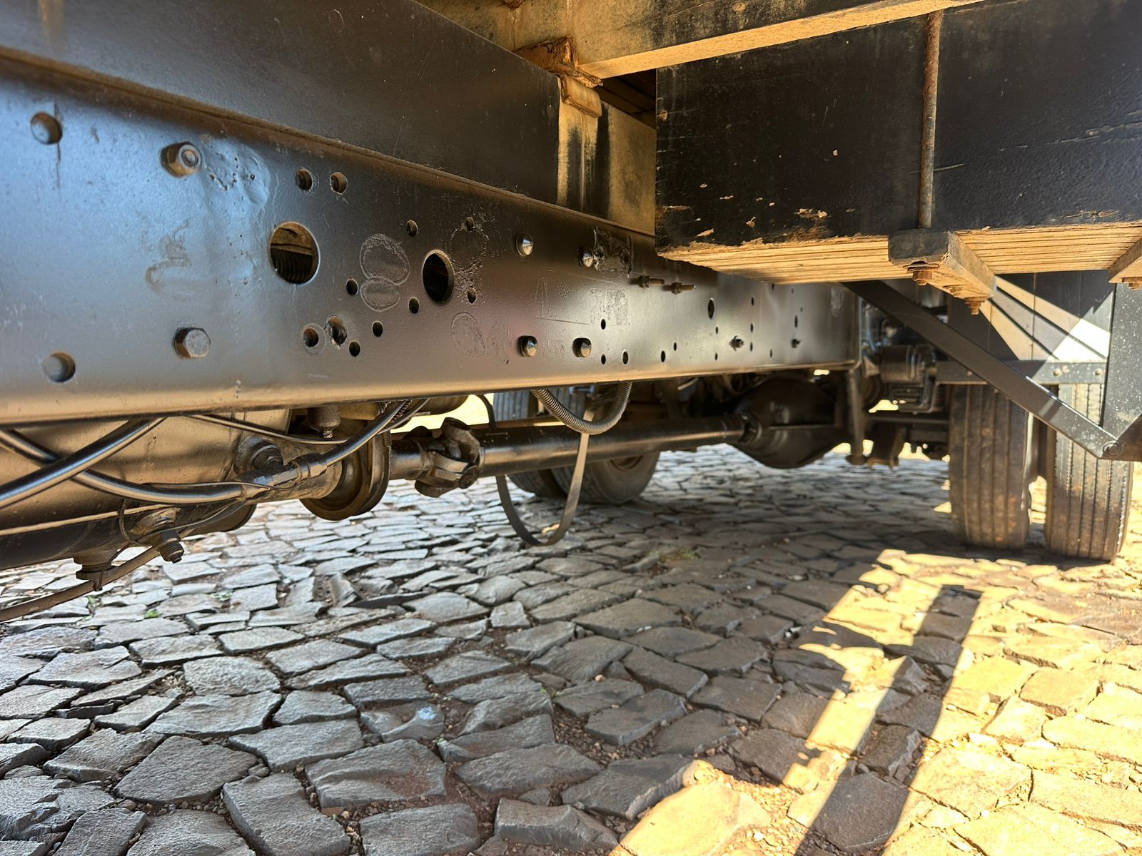 CARGO 815 4X2 - Imagem 31