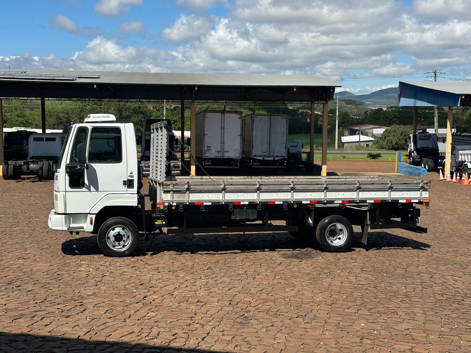 CARGO 815 4X2 - Imagem 32