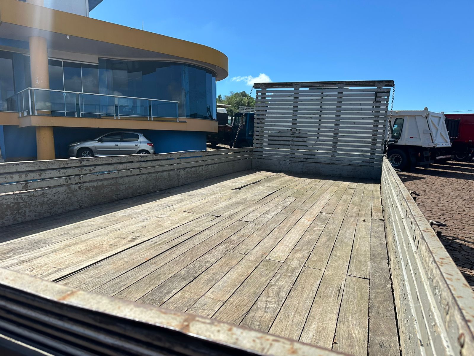 CARGO 815 4X2 - Imagem 33