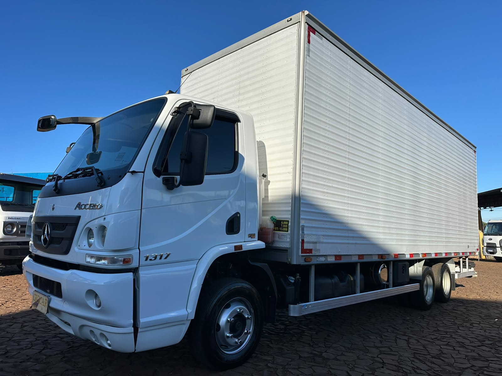 MB ACCELO 1317 CE 6X2 - Imagem 2