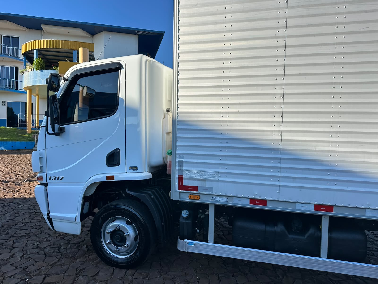 MB ACCELO 1317 CE 6X2 - Imagem 12