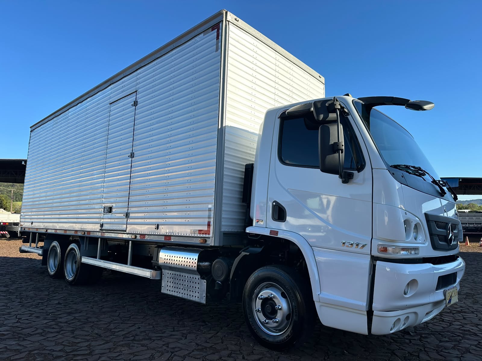 MB ACCELO 1317 CE 6X2 - Imagem 13