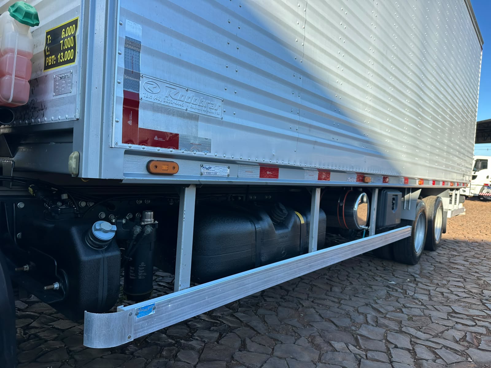 MB ACCELO 1317 CE 6X2 - Imagem 15