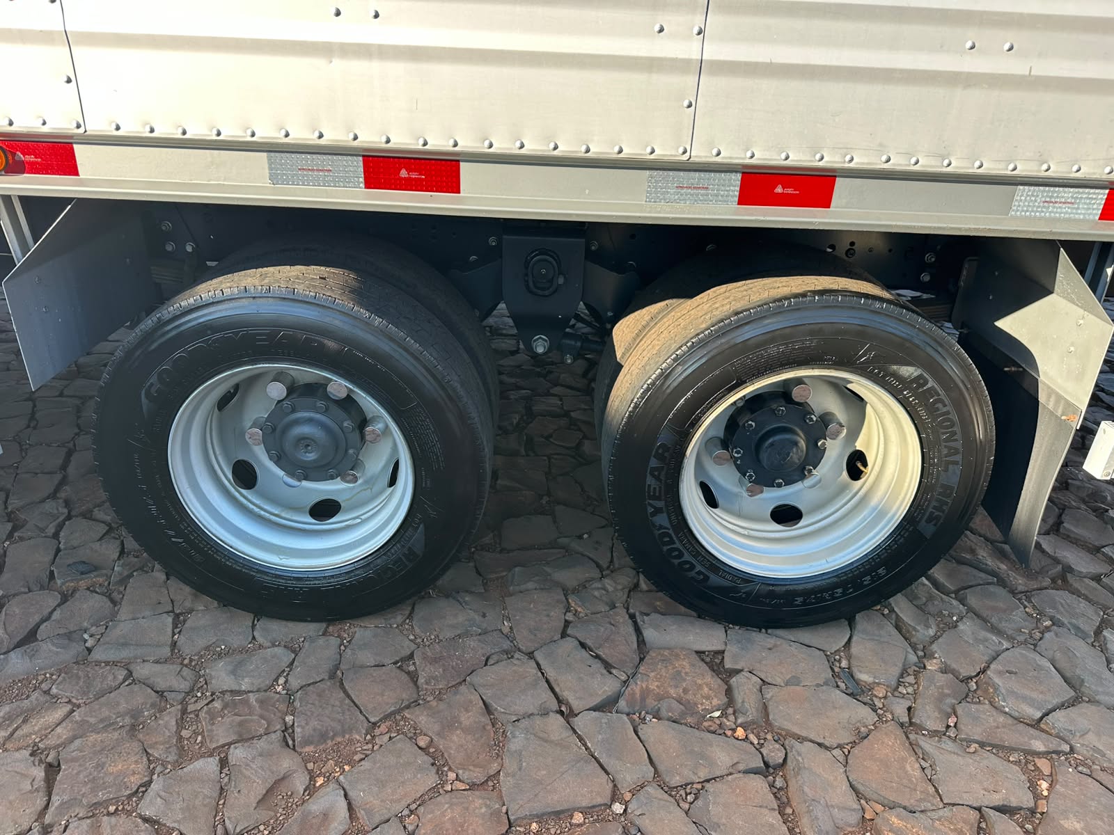 MB ACCELO 1317 CE 6X2 - Imagem 16