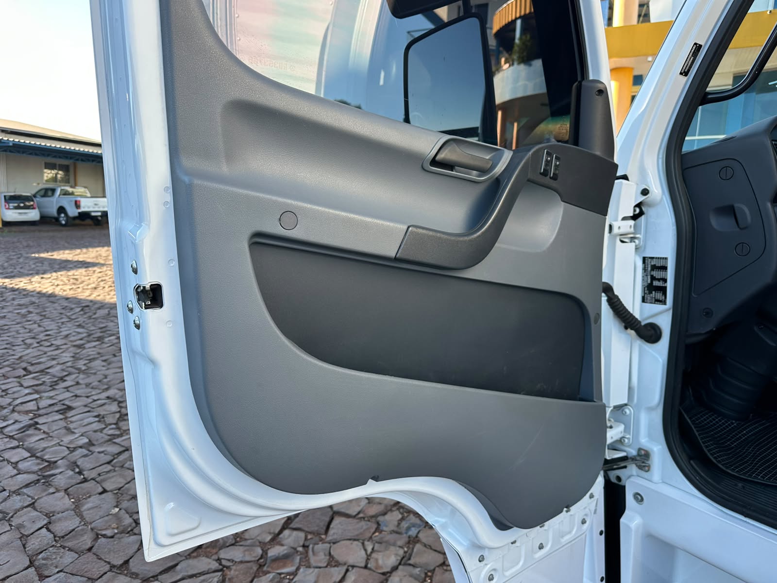 MB ACCELO 1317 CE 6X2 - Imagem 21