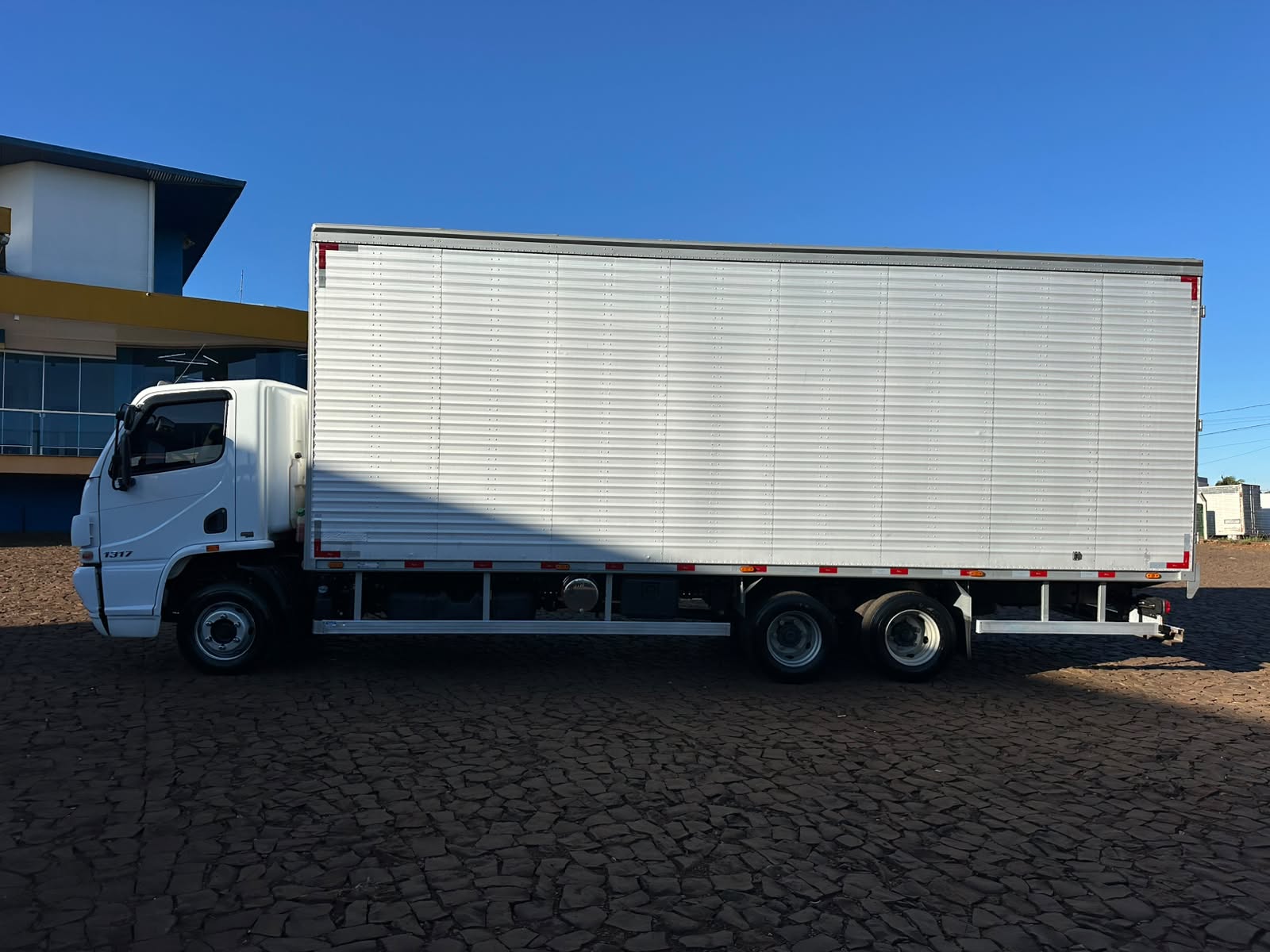 MB ACCELO 1317 CE 6X2 - Imagem 22
