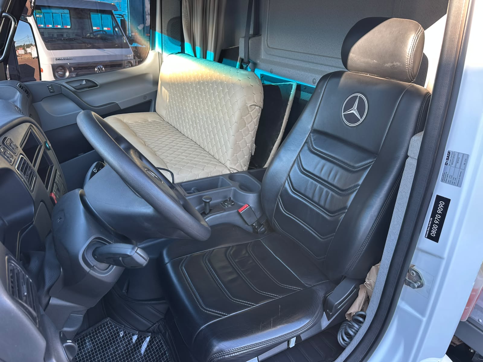 MB ACCELO 1317 CE 6X2 - Imagem 25
