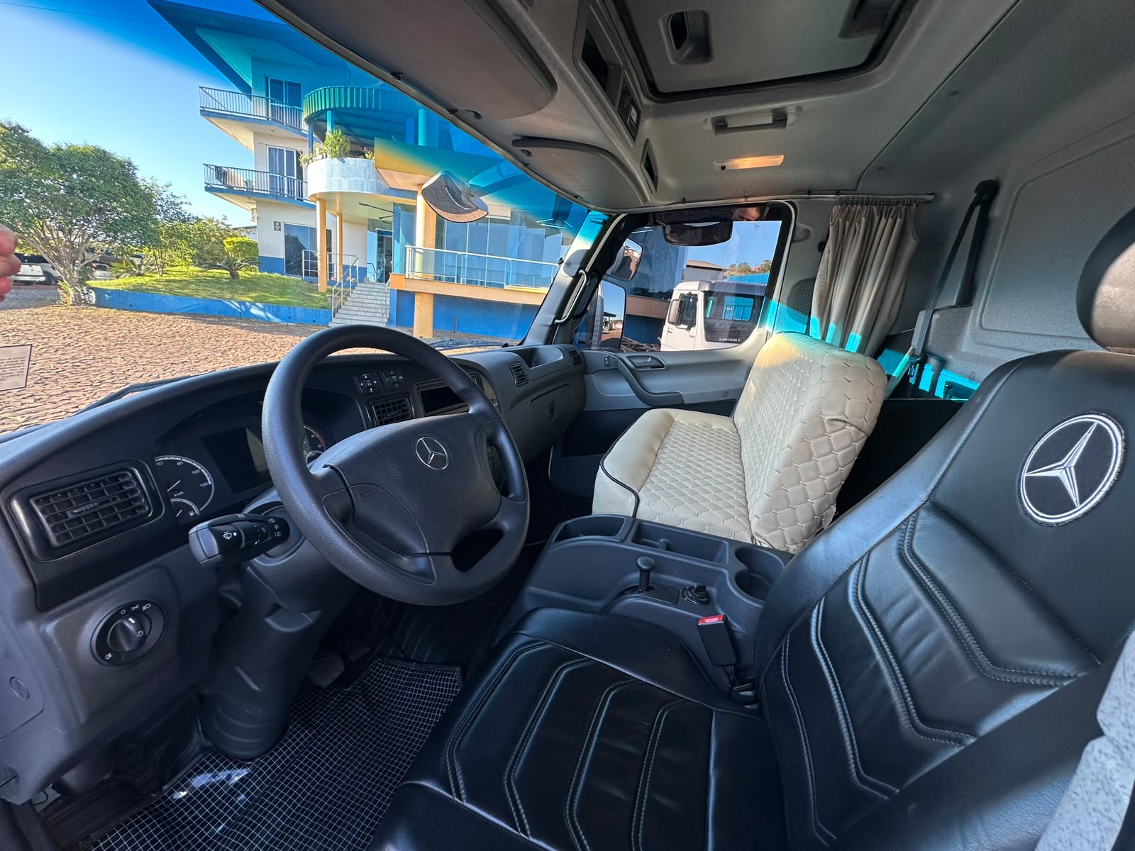MB ACCELO 1317 CE 6X2 - Imagem 27