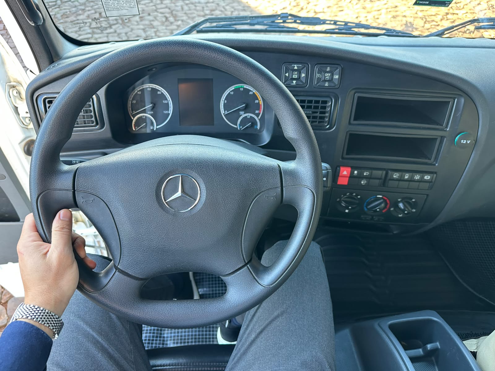 MB ACCELO 1317 CE 6X2 - Imagem 29