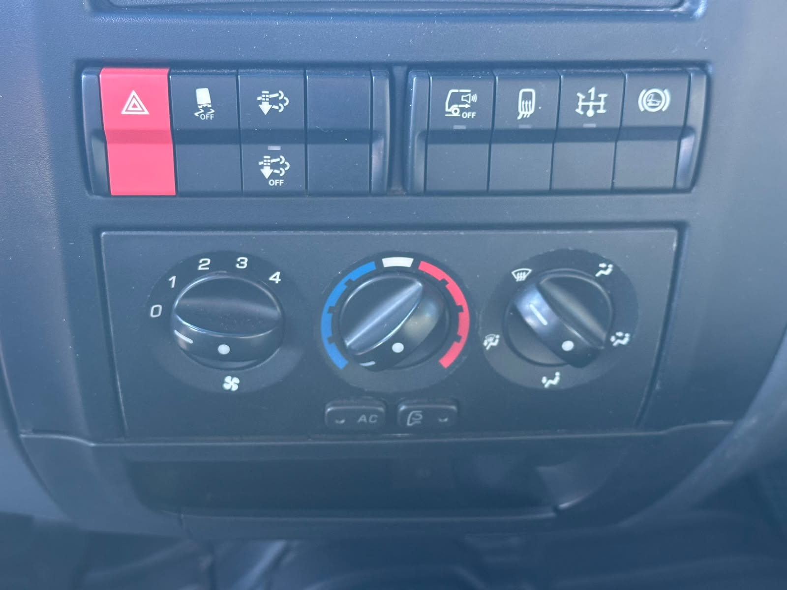 MB ACCELO 1317 CE 6X2 - Imagem 32