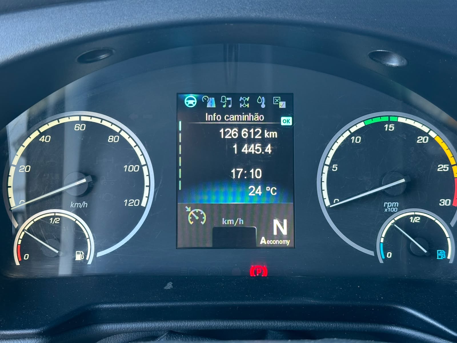 MB ACCELO 1317 CE 6X2 - Imagem 33