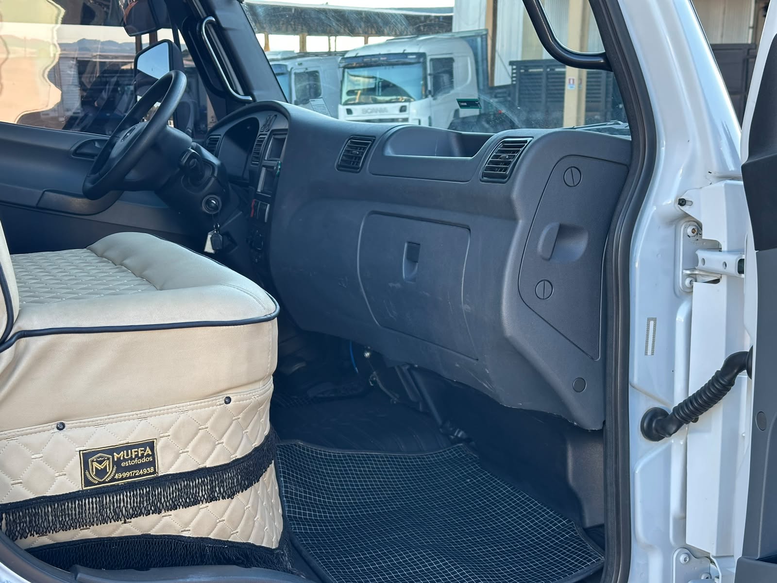 MB ACCELO 1317 CE 6X2 - Imagem 37