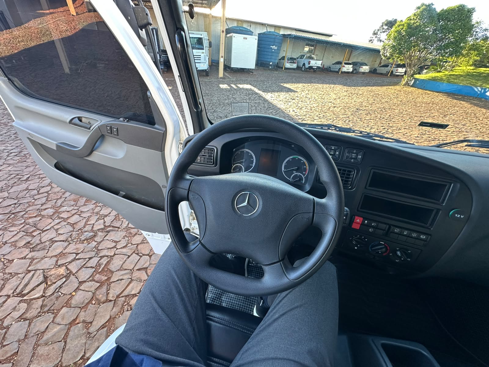 MB ACCELO 1317 CE 6X2 - Imagem 38