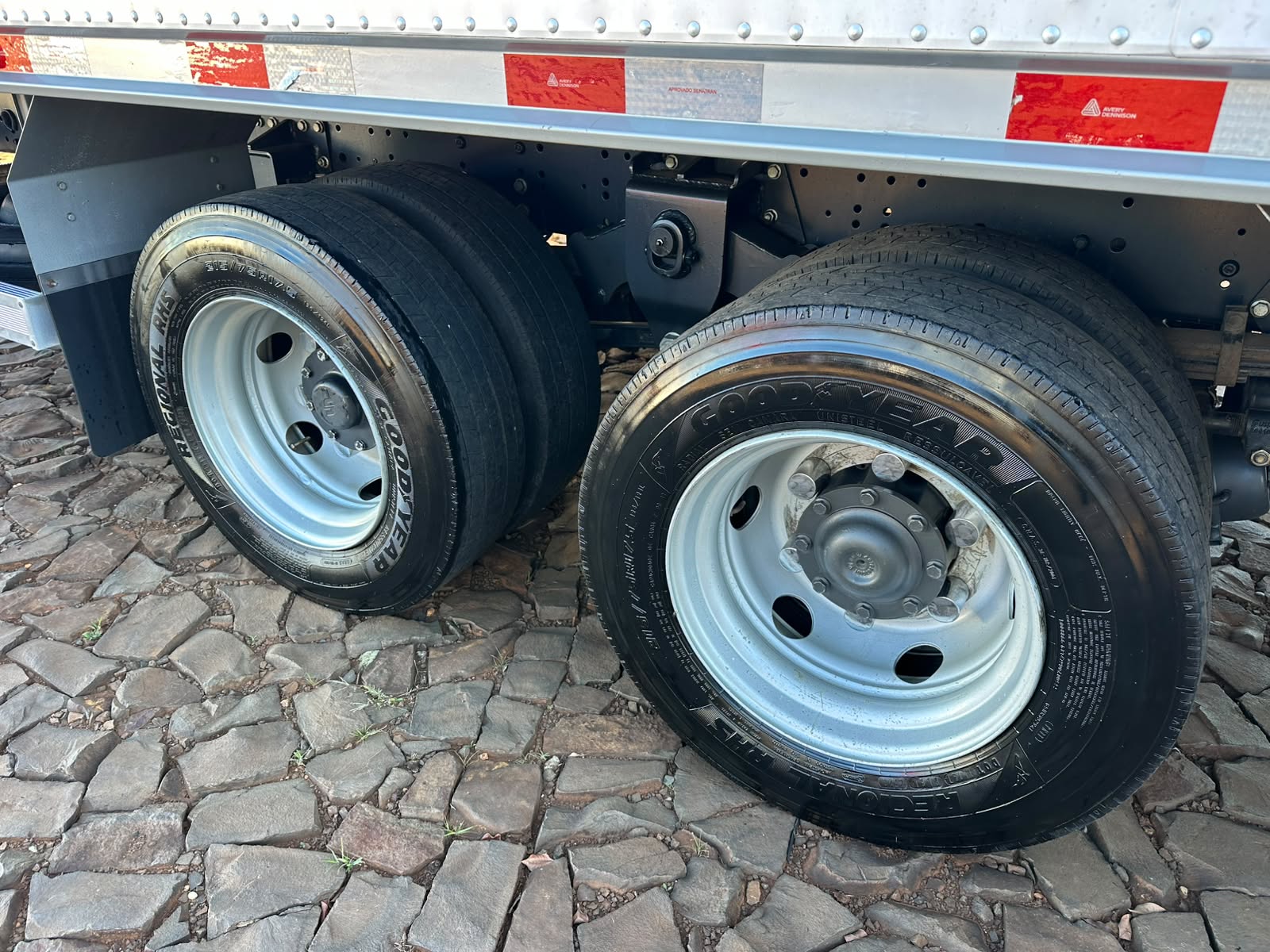 MB ACCELO 1317 CE 6X2 - Imagem 9