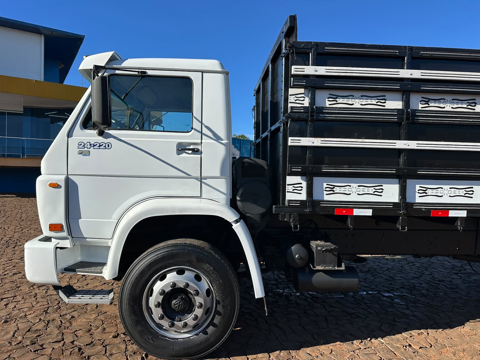 VW 24220 WORKER 6X2 - Imagem 12