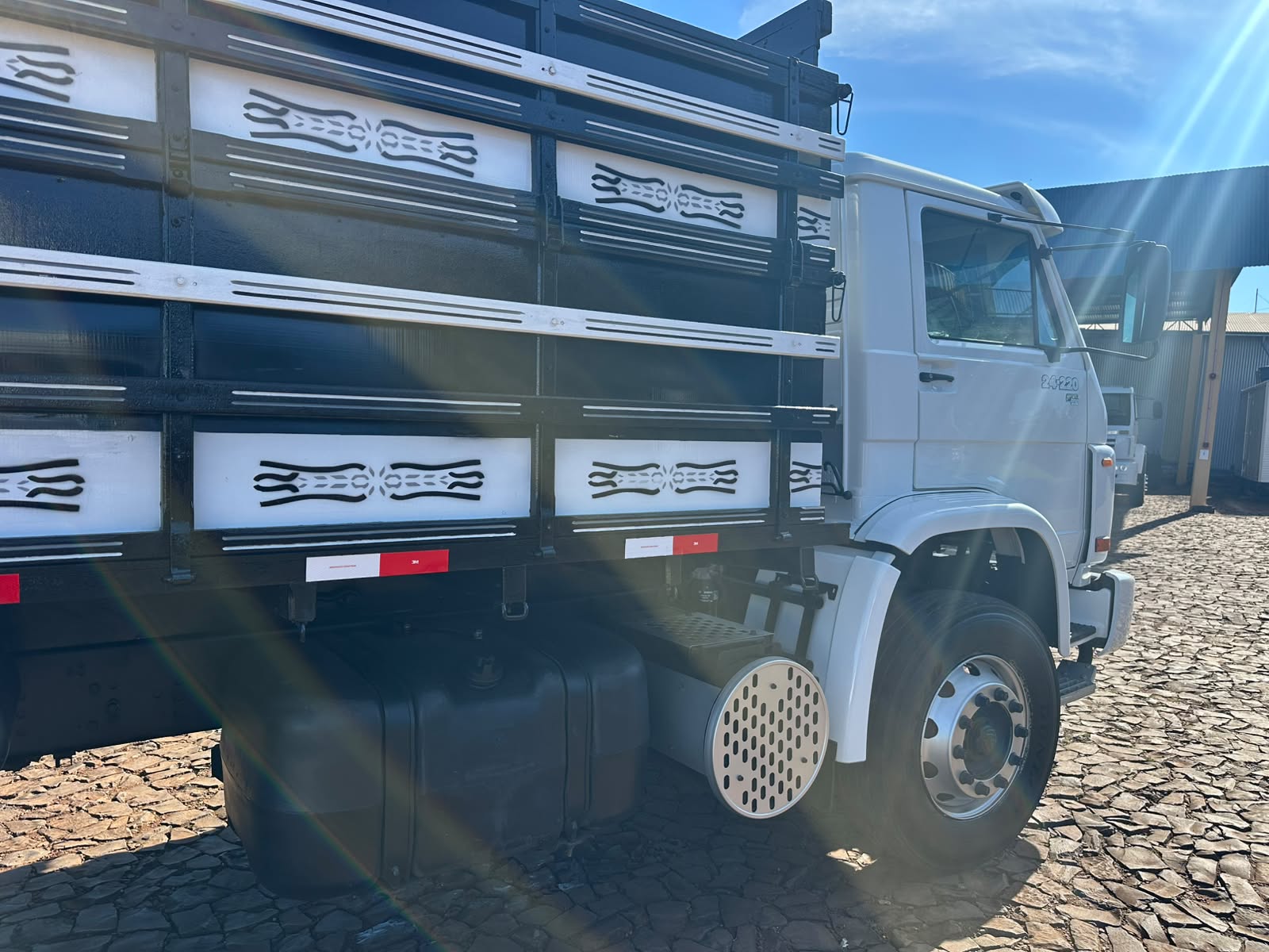 VW 24220 WORKER 6X2 - Imagem 14