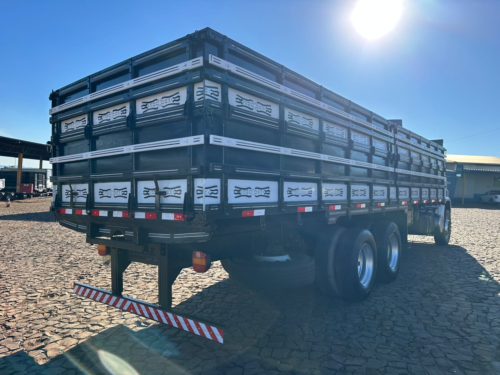 VW 24220 WORKER 6X2 - Imagem 17