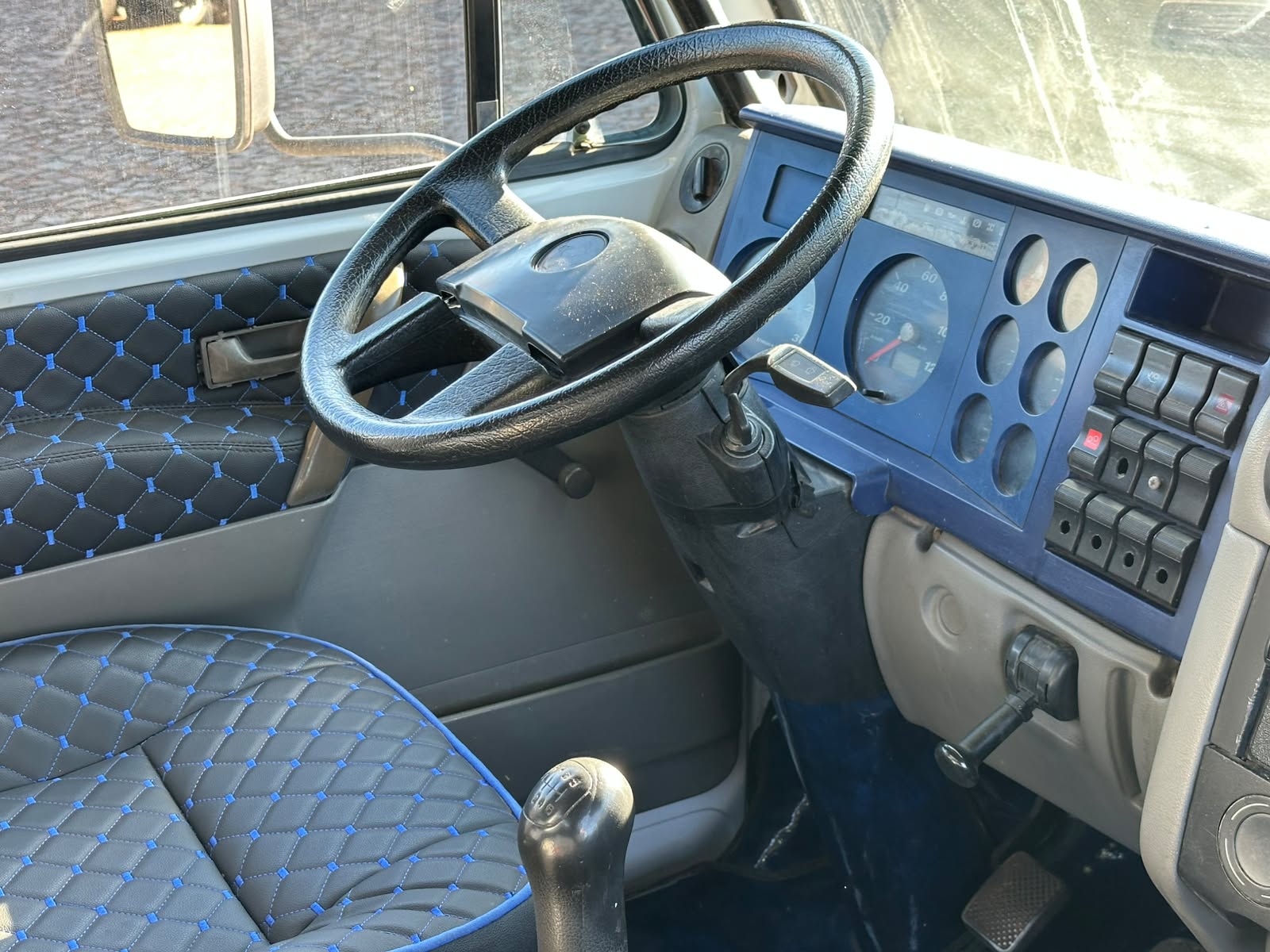 VW 24220 WORKER 6X2 - Imagem 37
