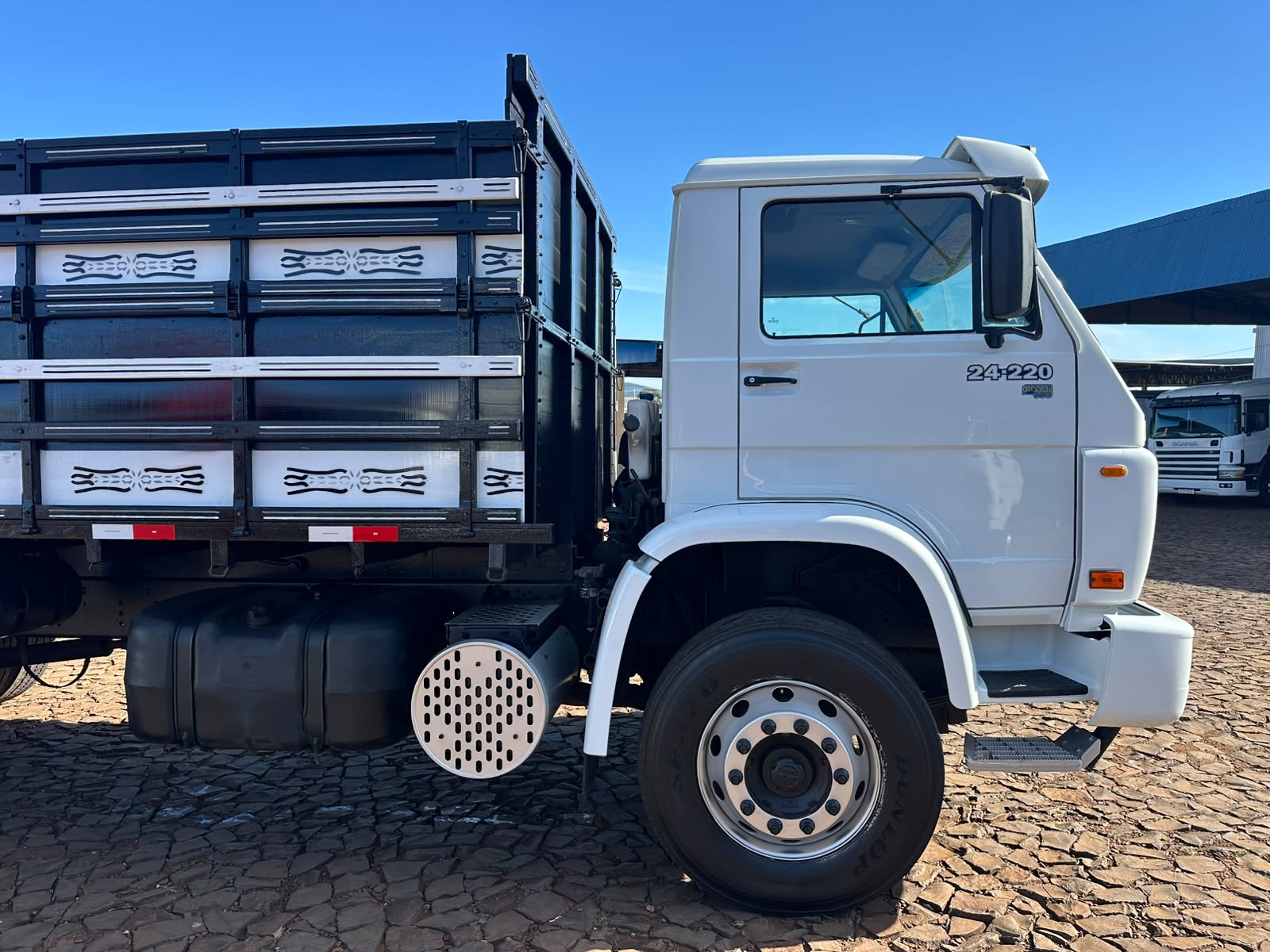 VW 24220 WORKER 6X2 - Imagem 5