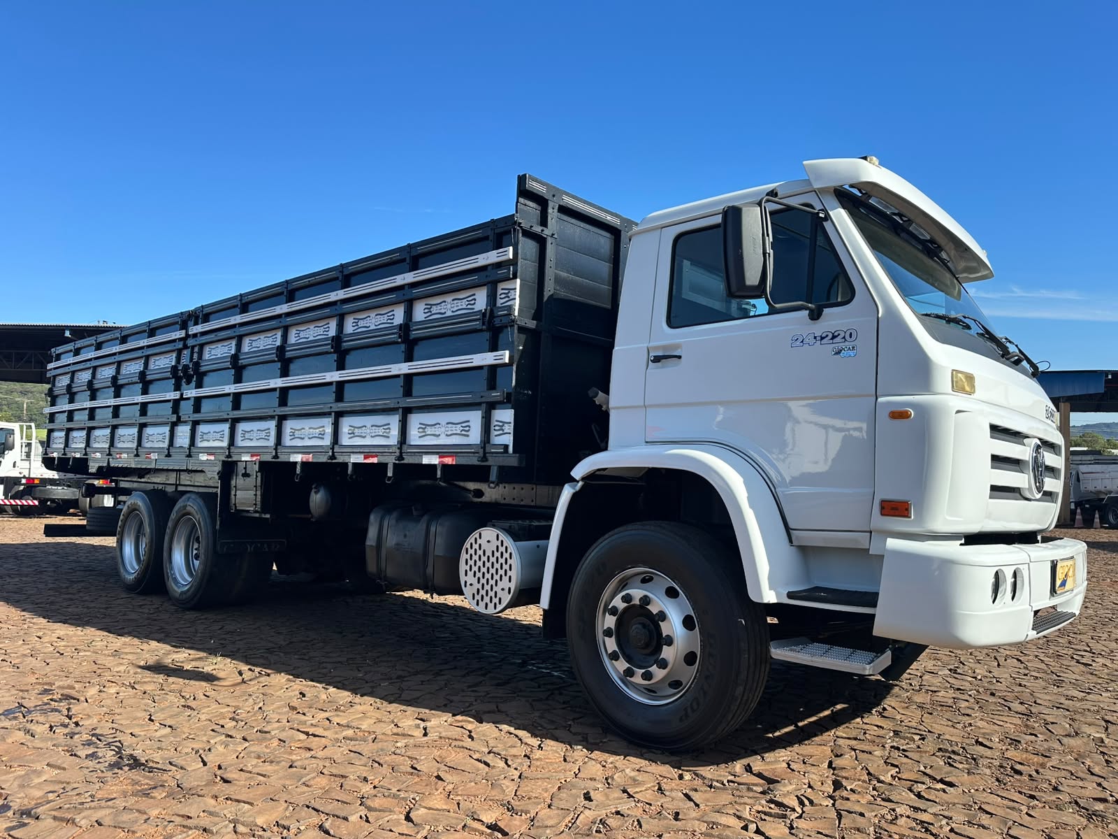 VW 24220 WORKER 6X2 - Imagem 6