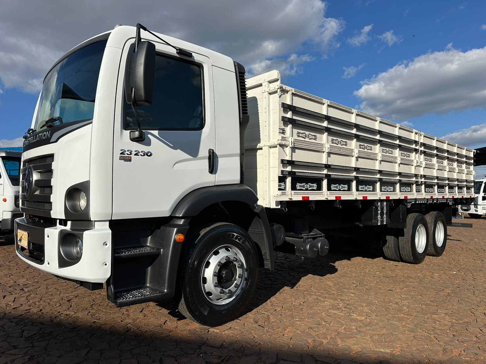 VW 23230 ROBUST 6X2 - Imagem 2