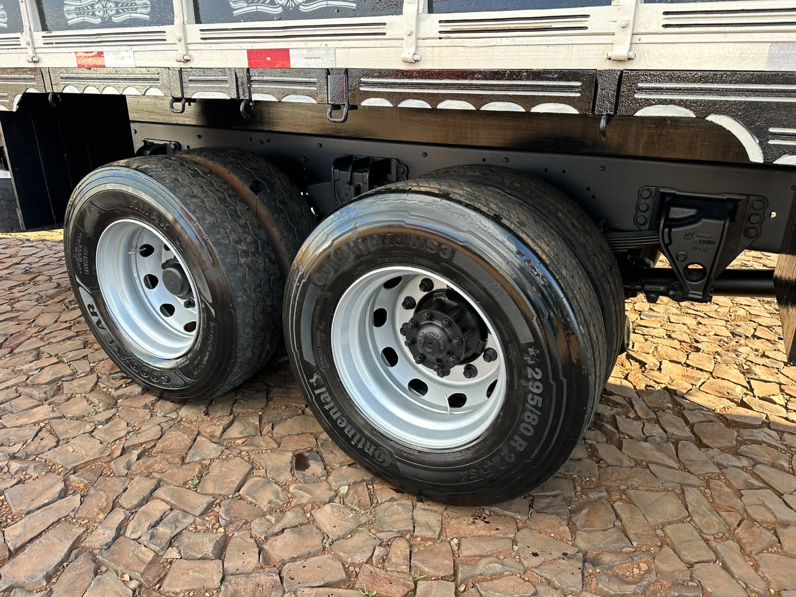 VW 23230 ROBUST 6X2 - Imagem 11