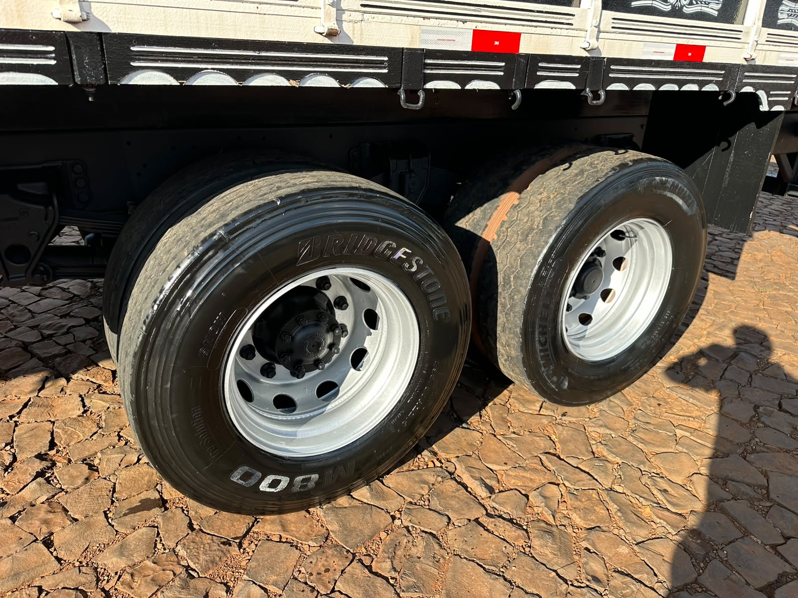 VW 23230 ROBUST 6X2 - Imagem 15