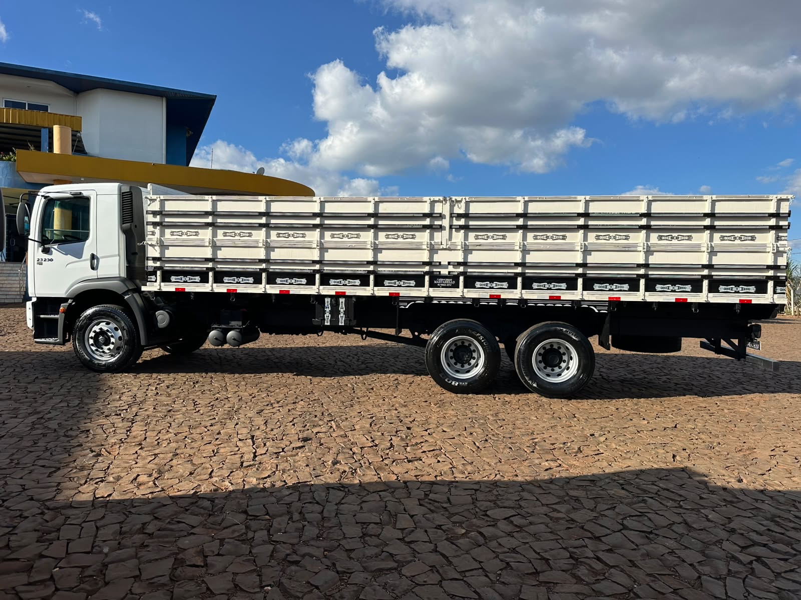 VW 23230 ROBUST 6X2 - Imagem 16