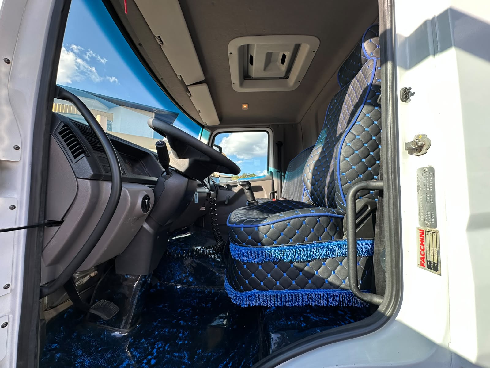 VW 23230 ROBUST 6X2 - Imagem 24