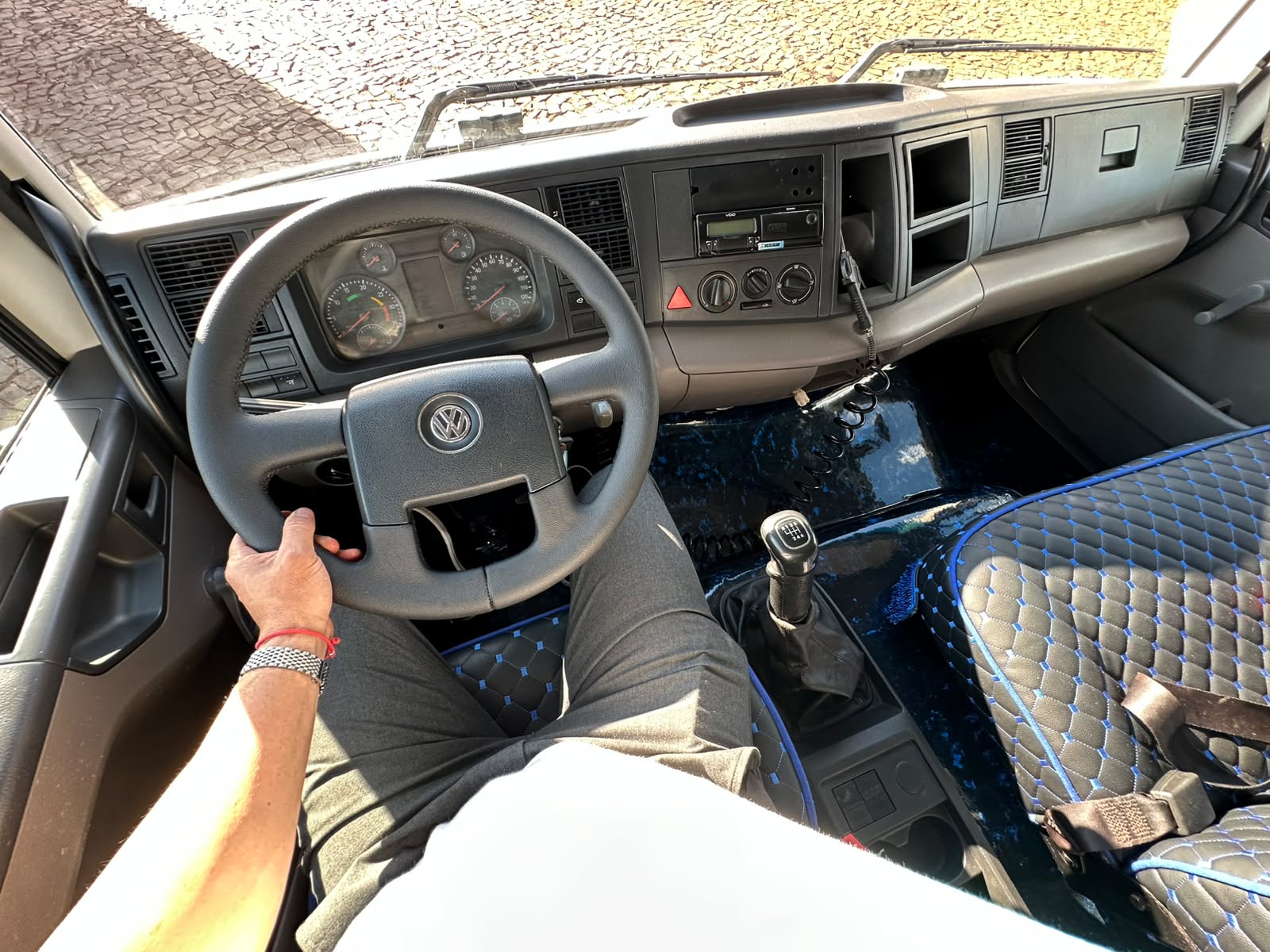 VW 23230 ROBUST 6X2 - Imagem 30